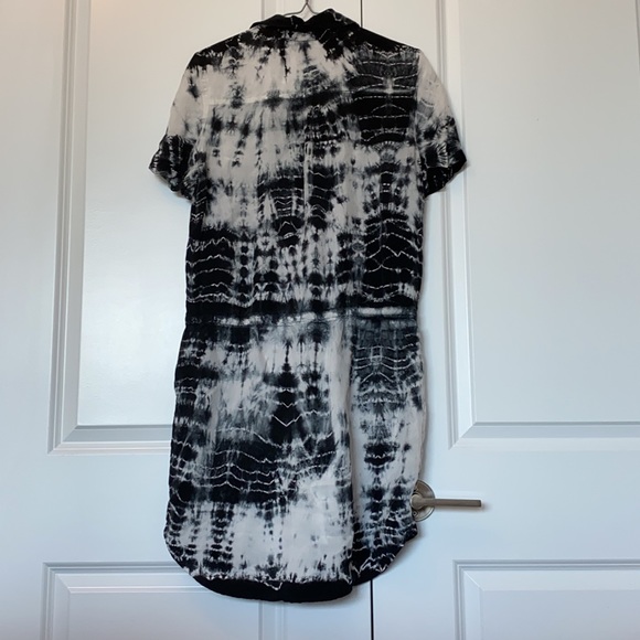 3 for $20 💜 GUESS Tunic Top - Picture 2 of 4